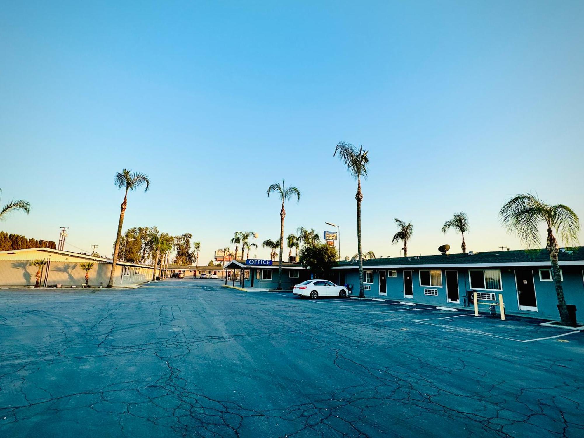 King'S Inn Motel Kingsburg Экстерьер фото